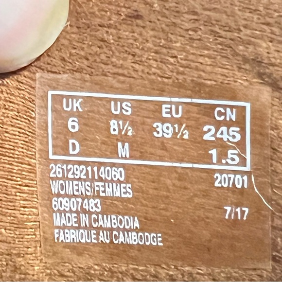 Clarks Addiy Cora tan Brown nubuck ankle Boots Distressed  strap buckle 8.5M Zip - Picture 11 of 13